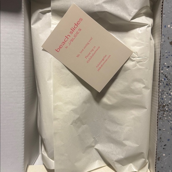 J Slides YELLOW Beach Serene Beach Slides Sandal NEW SIZE 9M - Picture 2 of 4